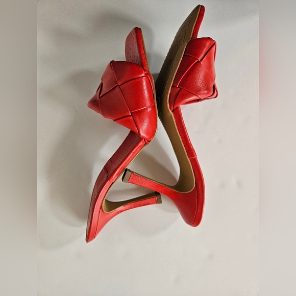 Vince Camuto size 8 red leather brelanie braided strap slide sandals hee… - Picture 7 of 10